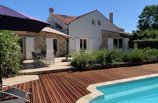 Architect house with swimming pool, village heart, 3 km from the beaches