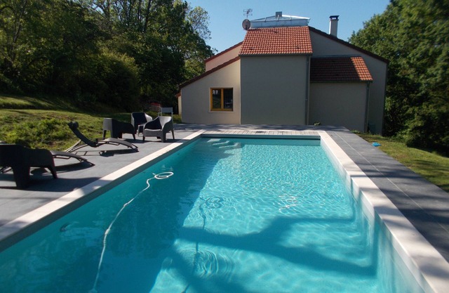 architect-designed house in the countryside with private pool near Beaune