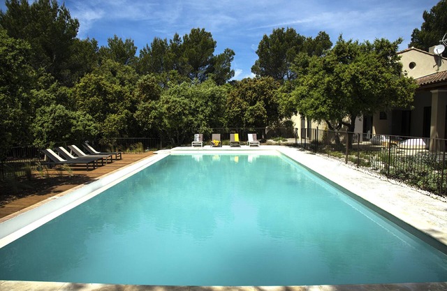 Architect-designed villa ! Swimming-pool.
