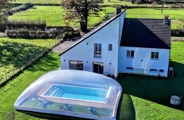 Architect house/Heated swimming pool all year/Billiards/Table football