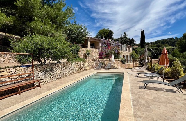 Architect's villa with air co and swimming pool, sea view and outbuilding for 10