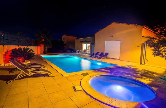 ARCHITECT VILLA WITH POOL - SPA AND BETWEEN AIX MARSEILLE Arles Avignon