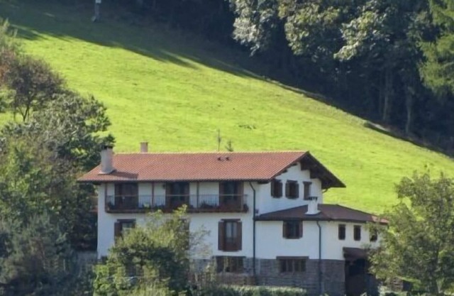 Aritzeta cottage surrounded by nature and spectacular scenery for 15