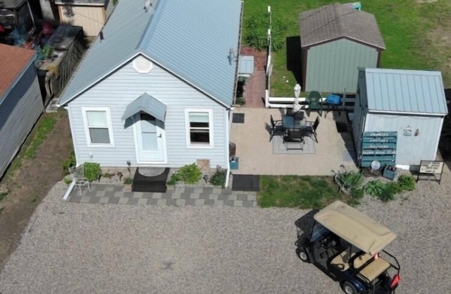 Arnolds Park Cozy Cottage & Gazebo Steps to Okoboji Lake & Park