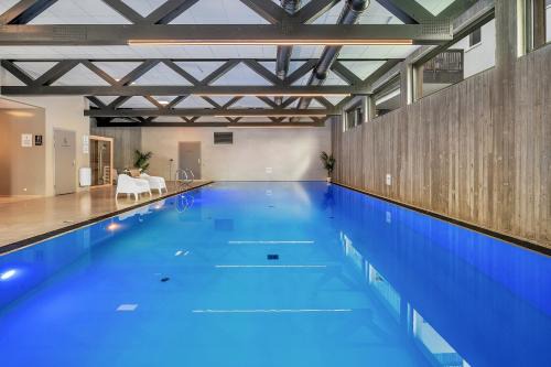 Åros Seaside Apartment with Pool, Jacuzzi & Sauna