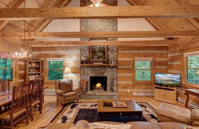 Arroyito - Mountain Cabin, Pet-Friendly, Dogs Welcome, Wood Fireplace, Shared Firepit, Charcoal G.