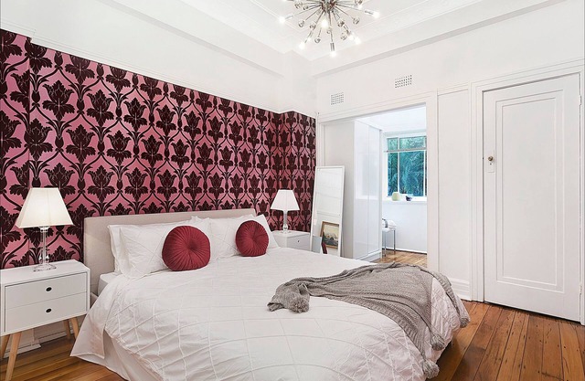 ART DECO BAYSIDE APARTMENT CLOSE TO THE CITY