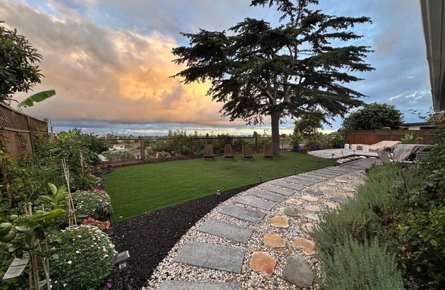 Art Gallery Family Home - Southern California Style - Excellent Location