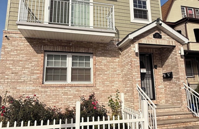 Art Gallery Home with 2-bedroom & dedicated Game-room.