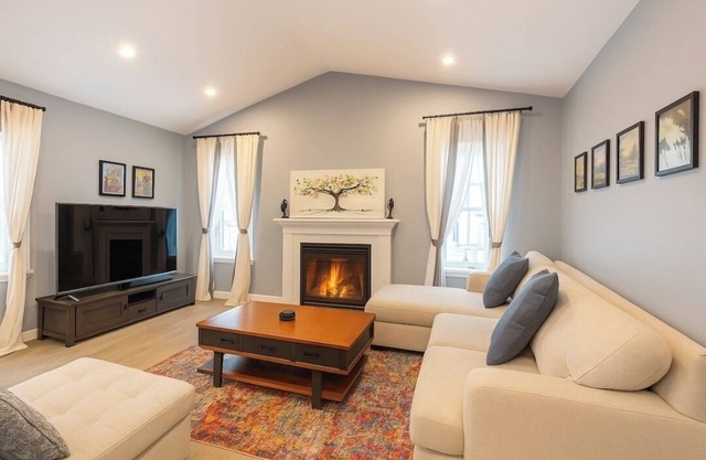 Artful Retreat/Durham College 5 min Walk & Sleep 8