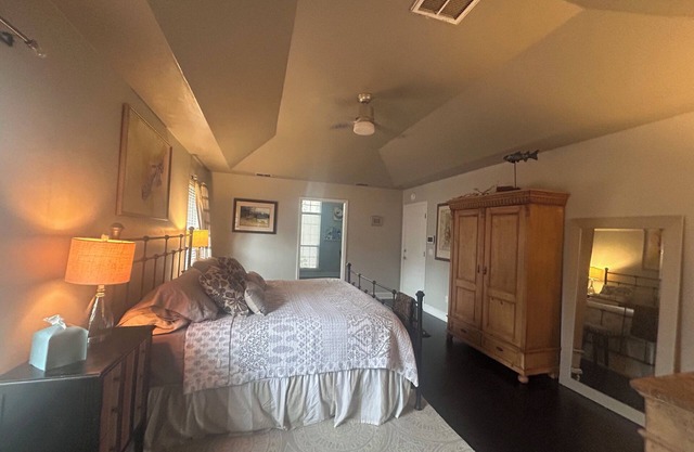 Artist residency in Tallahassee is a beautiful 3 bedroom home with an office.