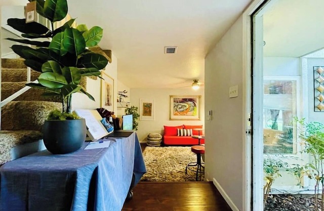 Artist's Condo with 2 Bedroom & Arcade