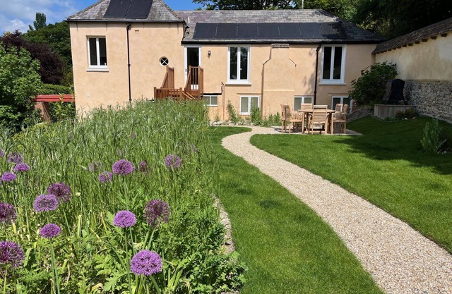 Artist's Studio - sleeps 6 guests in 3 bedrooms