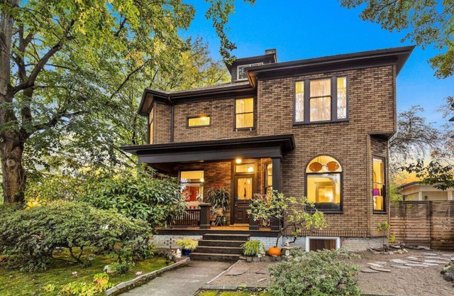 Artistic Victorian Gem in a Trendy neighborhood