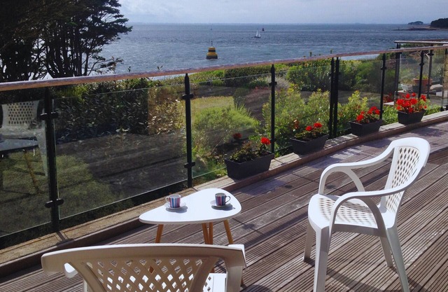 Arzon- house for 2 with great seaview