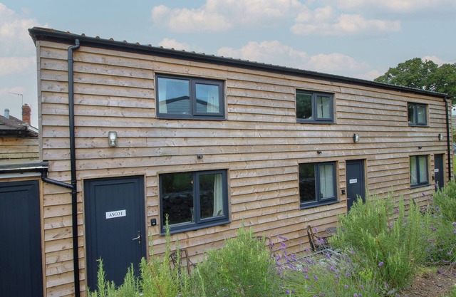 ASCOT, romantic, character holiday cottage in Ellesmere