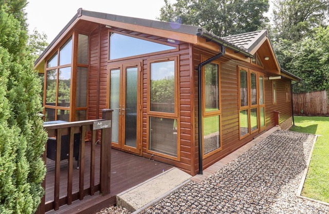 ASH LODGE, family friendly, with a garden in Glasshouse