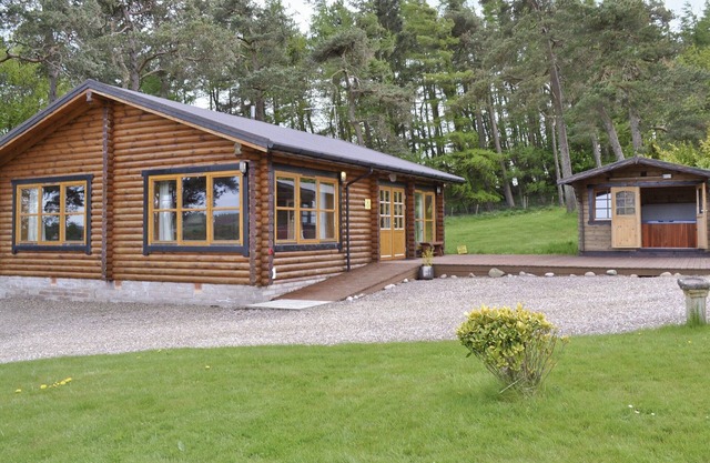 Ashknowe Log Cabin - S4590