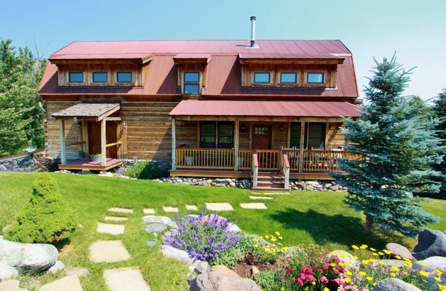 Ashling Ranch - Gorgeous, luxury log home with access to Yellowstone River!