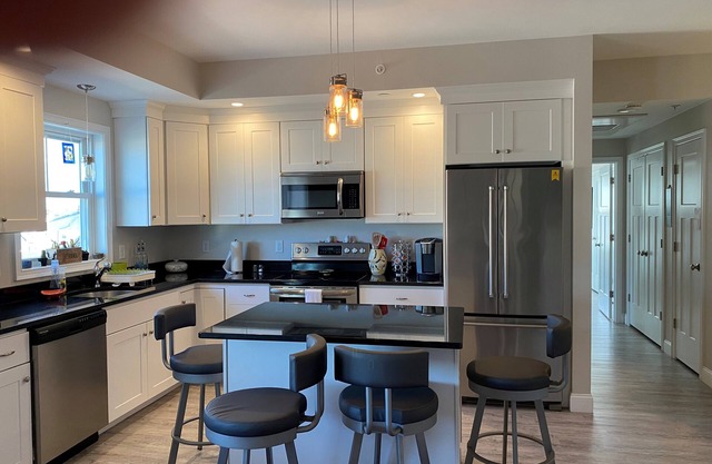 Ashworth Place - Luxury 3 BR, 2.5 Bath Two Level Townhouse with PRIVATE ROOFDECK