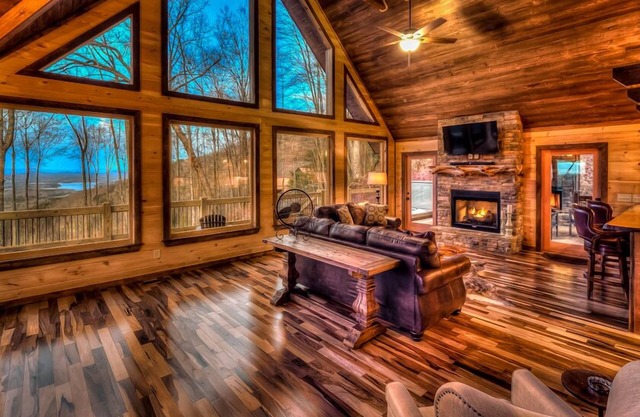 Aska Easy Day- New construction | Pet Friendly | Mountain and the lake view | Sunken hot tub