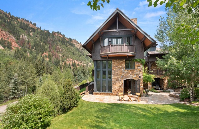 Aspen Highlands House ski-in ski-out; Ritz Carlton privileges; free taxi to town