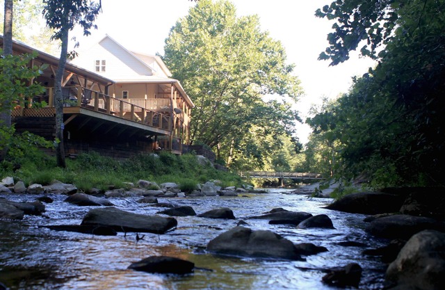 Aspen Suite: Cozy NC Mountain & Riverside Cabin Suite @ Roaring River Vineyards