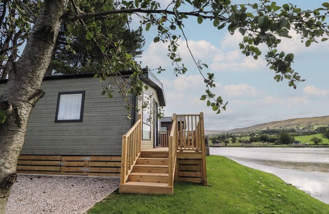 ASTORIA LODGE, with a garden in Barrow, Lancashire
