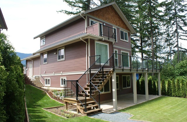 At Kawkawa lake! 90 minutes from Vancouver Hope Awaits you!