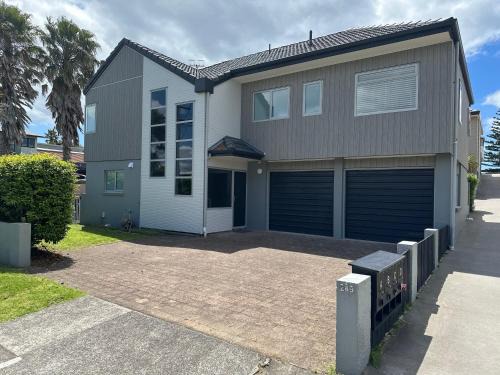 At The Bay - Mt Maunganui Holiday Home