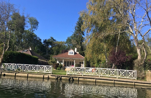 At the edge of the Loing near Fontainebleau