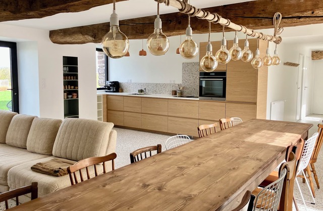 At the edge of the forest, a large gîte for families and friends.