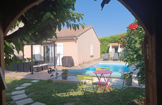 At the foot of the Vercors: house with heated pool, panoramic view of the Drôme river