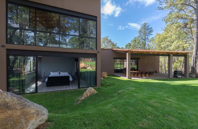 Atemajac Getaway, Big House & Garden