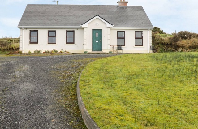 ATLANTIC VIEW, pet friendly in Ballycastle, County Mayo