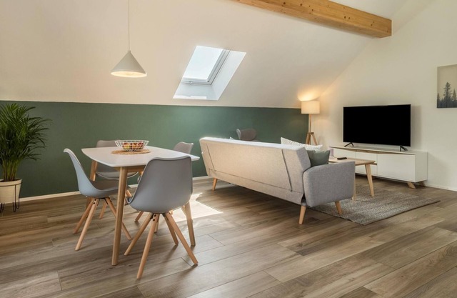 Attic Apartment ‘Marla’ with Wi-Fi & Balcony