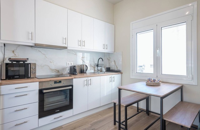 ATTIKI METRO Top Floor Apartment
