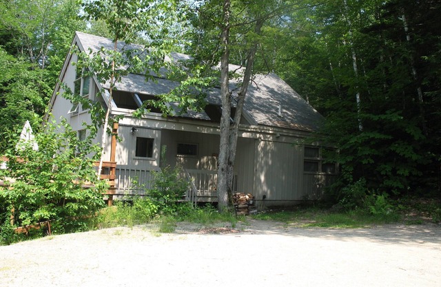 ATTITASH, NR Storylnd no bunks huge screen porch main floor bedrms AC 9376729757