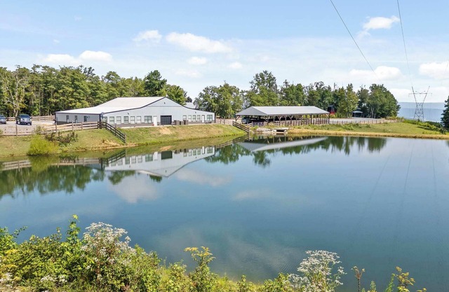 Attitude Adjustment Cabin with hot tub, fire pit, & indoor pool!