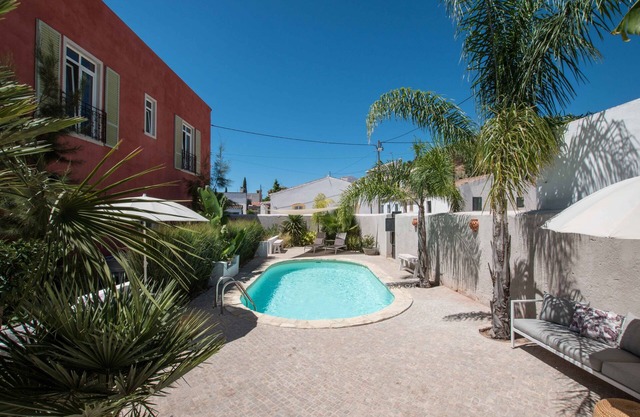 Attractive Villa for Families/Groups with nice Garden and Pool
