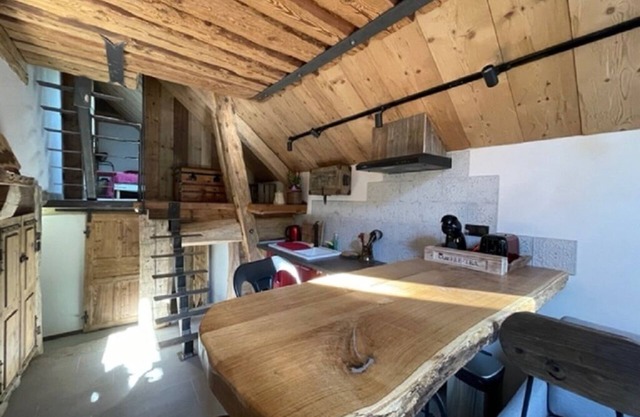 Atypical apartment in a pony club