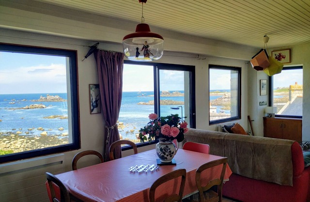 Atypical fisherman's house, breathtaking sea view of the Iroise Sea