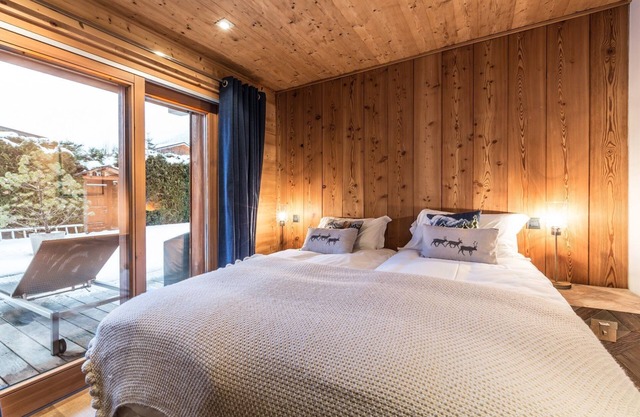 Au Bon Coin - an apartment that sleeps 8 guests in 4 bedrooms