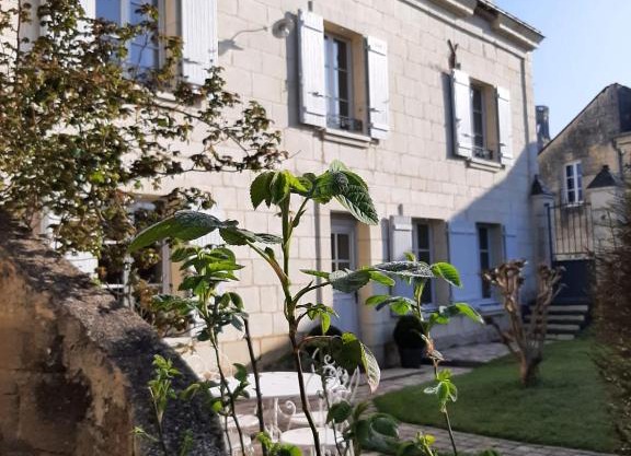 Au pied du Lavoir chambre Germaine