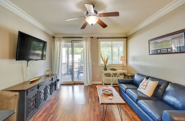 Auburn Retreat w/Balcony - Walk to Campus!