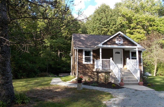 Aug. & Sept. price reduction! Near Parks,Events,Attractions! Hot tub & Firepit!