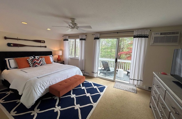 AUGUST AVAILABLE! 15K 4BR 3BA @ Woodridge Lake with Pool, Tennis, Beaches, Gym