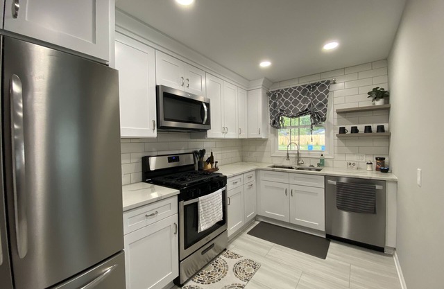 Aurora Apartment with fast Wi-Fi, in the unit laundry and garage.