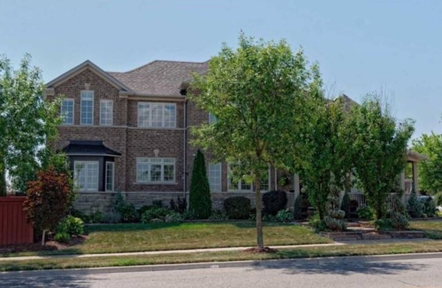 Aurora Executive Upscale Residence - 3bedrooms, 3.5bathrooms