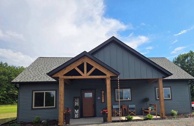 Aurora is a 3-bedroom house in Holcombe. A year-round playground for all!